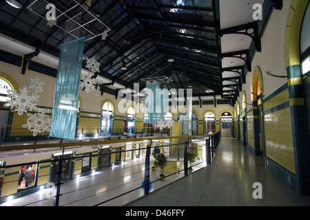 Vuoto Shopping Mall Plaza a Budapest Ungheria Millenium Centre Foto Stock