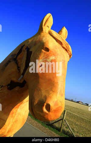 Cavallo di Troia, Trojan, scultura, Sentiero, Lincolnshire, Legno, animale, guerrieri greci, dentro cavallo, guerrieri greci, Nigel Sardeson, statua agricola Foto Stock