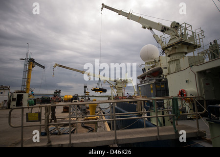 Il programma SPURS della NASA si è concentrato sullo studio dei processi di salinità nell'oceano superiore. Questa ricerca, condotta sulla R/V Knorr, fornisce informazioni critiche sulla circolazione degli oceani e sul ciclo idrico globale. Foto Stock