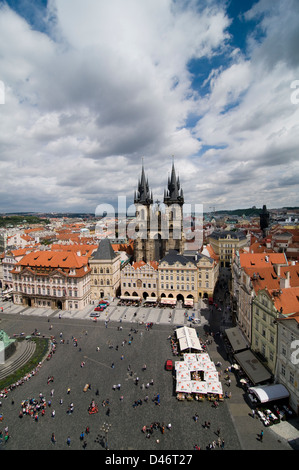 Una bellissima vista della città vecchia di Praga Sq e la chiesa di Nostra Signora di Tyn. Foto Stock