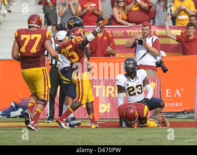 Sett. 22, 2012 - Los Angeles, CA, Stati Uniti d'America - 22 settembre {anno} Los Angeles, CA..California Golden Bears defensive back (23) Josh Hill durante il NCAA Football gioco tra la USC Trojans e la California Golden Bears al Colosseo in Los Angeles, California. L'USC Trojans sconfiggere la California Golden Bears 27-9..(Credito: Jose Marin / MarinMedia / Cal Sport Media) Foto Stock