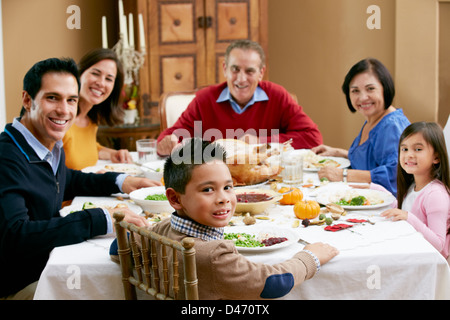 Multi generazione Famiglia celebra il ringraziamento Foto Stock