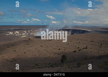 Il Cratere Halemaumau di vulcani Parco nazionale sull'Isola Grande diventa nuovamente attivo nel 2011. Foto Stock