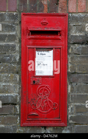 King George VII red postbox. circa 1901-1910, impostare nella parete, ancora in uso Foto Stock