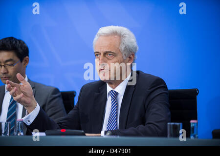 Berlino, Germania. Il 7 marzo 2013. Il cancelliere tedesco Angela Merkel di parlare in una conferenza stampa circa i nuovi piani per l'energia in Germania erano presenti, il dott. Philipp Rösler, Petyer Dr. Ramsauer, Peter Altmaier, Ulrich Grillo, Pr. Dr. Hartmut Vogtman, Michael Vassiliadis, Ewald Woste. Credits: Credito: Gonçalo Silva / Alamy Live News. Foto Stock