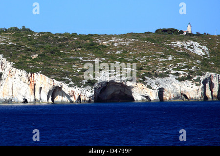 Vista delle Grotte blu vicino a Capo Skinari village, l'isola di Zante, Zante, la Grecia, l'Europa. Foto Stock