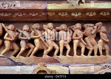 Decorazione su Lakshmana parete del tempio, Khajuraho ANNUNCIO 930-950 Foto Stock