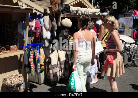 Pressione di stallo di souvenir in Majori, Jurmala, Mar Baltico, Riga, Lettonia Foto Stock