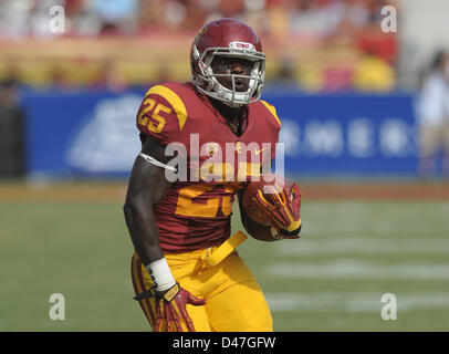 Sett. 22, 2012 - Los Angeles, CA, Stati Uniti d'America - 22 settembre {anno} Los Angeles, CA..USC Trojans running back (25) Sila Redd durante il NCAA Football gioco tra la USC Trojans e la California Golden Bears al Colosseo in Los Angeles, California. L'USC Trojans sconfiggere la California Golden Bears 27-9..(Credito: Jose Marin / MarinMedia / Cal Sport Media) Foto Stock