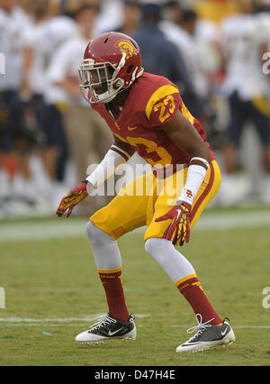 Sett. 22, 2012 - Los Angeles, CA, Stati Uniti d'America - 22 settembre {anno} Los Angeles, CA..USC Trojans angolo schienale (23) Kevon Seymour durante il NCAA Football gioco tra la USC Trojans e la California Golden Bears al Colosseo in Los Angeles, California. L'USC Trojans sconfiggere la California Golden Bears 27-9..(Credito: Jose Marin / MarinMedia / Cal Sport Media) Foto Stock