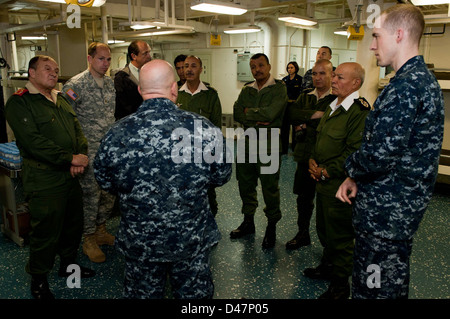 Royal esercito marocchino tour ufficiali di Iwo Jima. Foto Stock