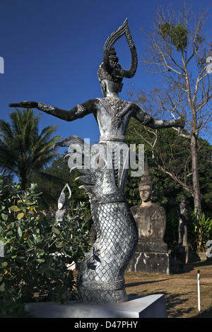 Buddha Park, noto anche come Xieng Khuan, è un parco pieno di bizzarro ed eccentrico statue vicino a Vientiane, Laos, SE Asia Foto Stock