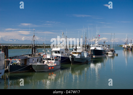 Ormeggiate barche da pesca nel villaggio di Steveston. British Columbia. In Canada. Foto Stock