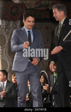 6 marzo 2013 - Hollywood, California, Stati Uniti - Ho15590CHW .James Franco onorato con la stella sulla Hollywood Walk of Fame .6838 Hollywood Blvd, Hollywood, CA .03/07/2013 .JAMES FRANCO E LERON GUBLER . 2013(Immagine di credito: © Clinton Wallace/Globe foto/ZUMAPRESS.com) Foto Stock