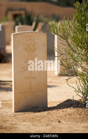 Tombe di guerra nel Deserto del Sahara al Commonwealth cimitero di El Alamein, Egitto Foto Stock