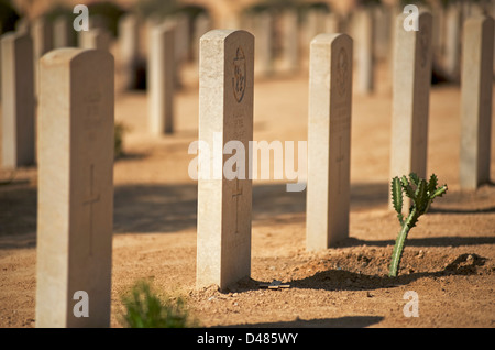 Tombe di guerra nel Deserto del Sahara al Commonwealth cimitero di El Alamein, Egitto Foto Stock