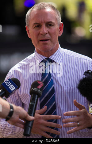 Mar 07, 2013 - Adelaide, South Australia, Australia - JAY WEATHERILL South Australian Premier parla di chiamata multimediale prima di iniziare il Womadelaide 2013. (Credito Immagine: © Gary Francesco/ZUMAPRESS.com) Foto Stock