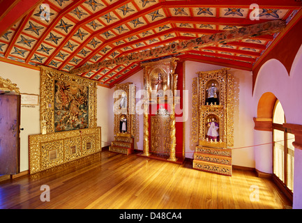 Pregando camera con altare d'oro in convento, Convento de Santa Teresa, Potosi, Bolivia, Sud America Foto Stock