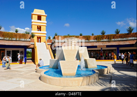 Costa Maya Messico spiaggia dei Caraibi Porto Crocieristico Area dello Shopping Foto Stock