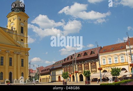 La grande chiesa riformata, Debrecen, Hajdú-Bihar county, Ungheria orientale e parte della piazza Kossuth. Foto Stock