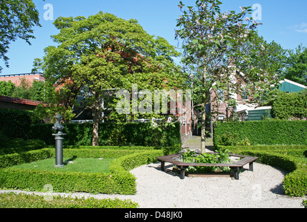 Museo dello Zar Pietro il Grande Giardino Romanov statua in bronzo Anna Paulowna Foto Stock