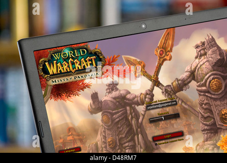 Accesso al popolare World of Warcraft (nebbie di Pandaria) gioco su un computer portatile Foto Stock