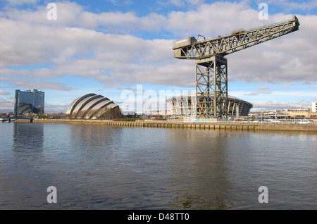Glasgow, Scozia 2 marzo 2013. Il Finnieston Gru, l'Armadillo e la Hydro Arena. Foto Stock