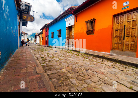 I colori luminosi in Candelaria, il centro storico di Bogotà, Colombia Foto Stock