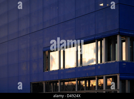 La Danish radio Concert Hall, progettata da Jean Nouvel e completata tra il 2002 e il 2009, è un punto di riferimento dell'architettura moderna. Noto per il suo design innovativo e l'acustica, l'edificio integra forme audaci con funzionalità per creare un luogo unico per spettacoli musicali. Foto Stock