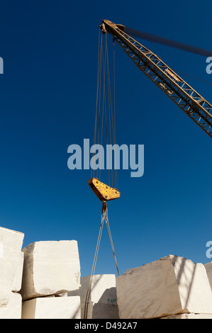 Dettaglio di una gru di sollevamento di blocchi di marmo in una cava, Alentejo, Portogallo Foto Stock