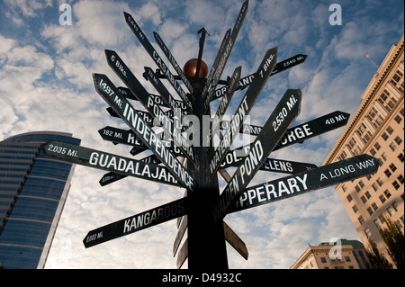 Portland, Stati Uniti, cartello a Pioneer Courthouse Square Foto Stock