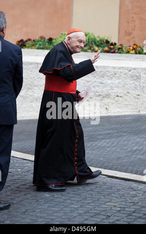 Roma, Italia. 8 marzo 2013. Settima Congregazione del Collegio dei Cardinali. Credito: Stephen Bisgrove / Alamy Live News Foto Stock