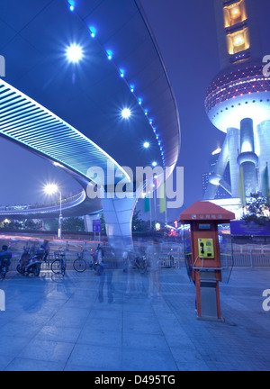 Vista notturna di Shanghai Oriental Pearl Tower,Shanghai in Cina Foto Stock