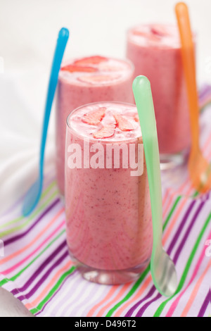 Fresche fragole freddo i frullati di frutta fresca Foto Stock