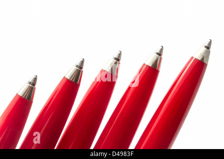 Penne rosse e matita Foto stock - Alamy