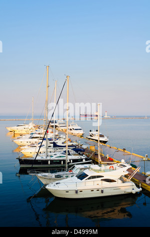 Paesaggio con il porto degli yacht di Odessa, Ucraina Foto Stock