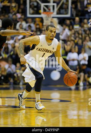 6 marzo 2013 - Berkeley, CA, Stati Uniti d'America - 06 Marzo 2013 durante il NCAA Mens Gioco di basket tra l'Università di Stanford Carinal vs California Golden Bears,1 G Justin Cobbs di Cal a Hass Pavilion Berkeley Calif Foto Stock