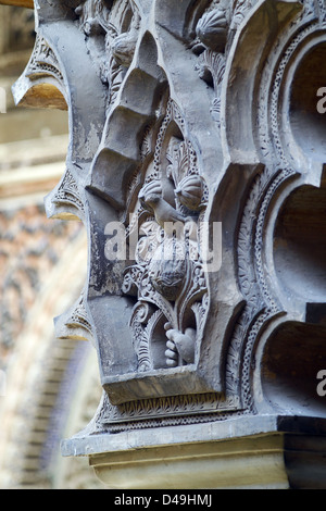 Siviglia, Spagna, ornato di colonne nell'Alcazar di Siviglia Foto Stock