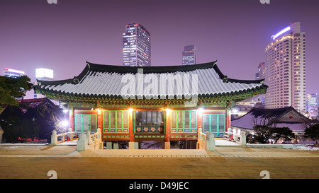 Tempio Bongeunsa motivi nel quartiere di Gangnam di Seoul, Corea del Sud. Foto Stock