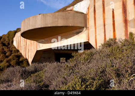 Le fortificazioni per batteria Townsley, una reliquia dalla II guerra mondiale, presso i Promontori Marin e Golden Gate National Recreation Area. Foto Stock