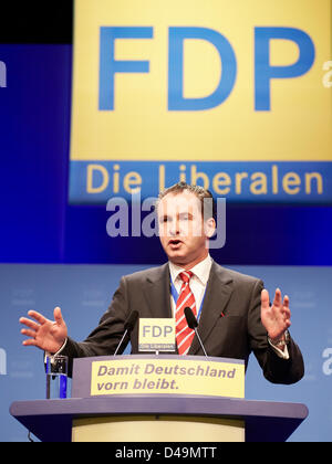 Berlino, Germania. 9 Marzo, 2013. La 64esima Convention di partito della Germania liberali Fdp è in programma nel fine settimana del 9 -10 Marzo 2013 presso l'Estrel Convention Center di Berlino. Durante la convenzione, i liberali eleggere il loro nuovo leader.Il FDP congresso di partito, originariamente prevista per il mese di maggio, era stato spinto in avanti da due mesi. Sull'immagine: il dott. Martin Lindner, membro del Parlamento, FDP gruppo parlamentare Vice Presidente e Presidente della FDP Berlino, tiene un discorso di saluto al 64esimo congresso del Partito Nazionale della FDP. Foto Stock