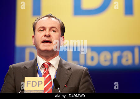 Berlino, Germania. 9 Marzo, 2013. La 64esima Convention di partito della Germania liberali Fdp è in programma nel fine settimana del 9 -10 Marzo 2013 presso l'Estrel Convention Center di Berlino. Durante la convenzione, i liberali eleggere il loro nuovo leader.Il FDP congresso di partito, originariamente prevista per il mese di maggio, era stato spinto in avanti da due mesi. Sull'immagine: il dott. Martin Lindner, membro del Parlamento, FDP gruppo parlamentare Vice Presidente e Presidente della FDP Berlino, tiene un discorso di saluto al 64esimo congresso del Partito Nazionale della FDP. Foto Stock