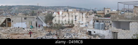 Foto panoramica della città Hirmah Maarat, distrutta dal regime di Assad, Siria Foto Stock