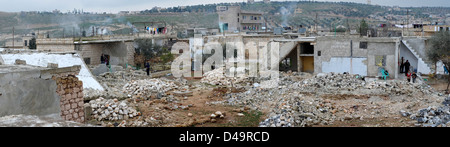 Foto panoramica della città Hirmah Maarat, distrutta dal regime di Assad, Siria Foto Stock