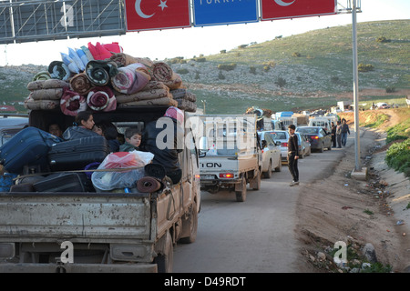 I rifugiati sul Syrian-Turkish border crossing, Afrin, Siria Foto Stock