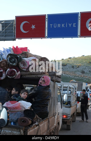 I rifugiati sul Syrian-Turkish border crossing, Afrin, Siria Foto Stock