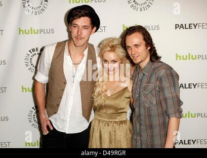 Sam Palladio, Clare Bowen, Jonathan Jackson presso gli arrivi per pannello di Nashville al trentesimo Paleyfest annuale, Saban Theatre di Los Angeles, CA 9 marzo 2013. Foto di: Emiley Schweich/Everett raccolta/Alamy Live News Foto Stock