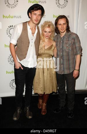 Sam Palladio, Clare Bowen, Jonathan Jackson presso gli arrivi per pannello di Nashville al trentesimo Paleyfest annuale, Saban Theatre di Los Angeles, CA 9 marzo 2013. Foto di: Emiley Schweich/Everett raccolta/Alamy Live News Foto Stock