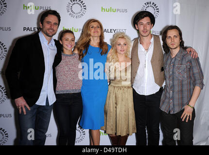 Los Angeles, California, Stati Uniti 9 Marzo, 2013. Charles Esten, Hayden Panettiere, Connie Britton, Clare Bowen, S arriva per il PaleyFest 2013 - ''Nashville'' al Saban theatre. (Immagine di credito: credito: Lisa O'Connor/ZUMAPRESS.com/Alamy Live News) Foto Stock