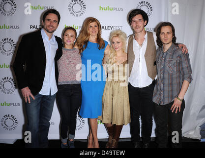 Los Angeles, California, Stati Uniti 9 Marzo, 2013. Charles Esten, Hayden Panettiere, Connie Britton, Clare Bowen, S arriva per il PaleyFest 2013 - ''Nashville'' al Saban theatre. (Immagine di credito: credito: Lisa O'Connor/ZUMAPRESS.com/Alamy Live News) Foto Stock